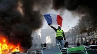 Fransa’da emeklilik reformuna karşı eylemler 1 Mayıs'ta da devam ediyor