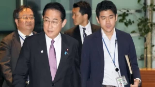 Japonya Başbakanı Fumio, başbakanlık konutunda parti veren oğlunu görevden aldı