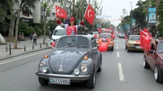 Kadıköy'de 104 klasik otomobille 104'ncü yıl konvoyu