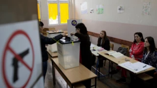 AB, gerilimin arttığı Kosova'da yerel seçimlerin yenilenmesini talep etti
