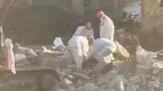 Antakya’daki bina enkazında bir kadının cenazesi bulundu