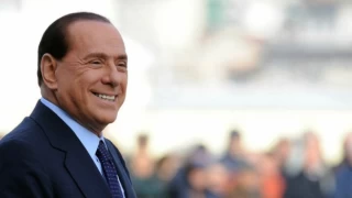 Bakan Fidan ve Ak Partili Çelik Berlusconi'nin cenazesine gidiyor