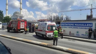 Beyoğlu'nda vincin çarptığı işçi ağır yaralandı
