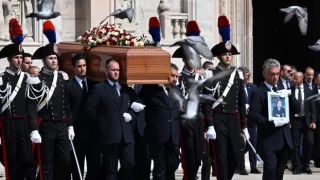 Eski İtalya Başbakanı Berlusconi devlet töreniyle son yolculuğuna uğurlandı