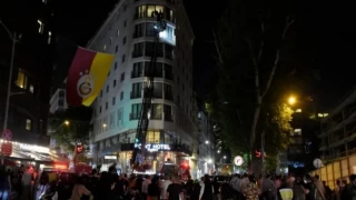 Taksim'de korkunç olay: Turist kendini astı
