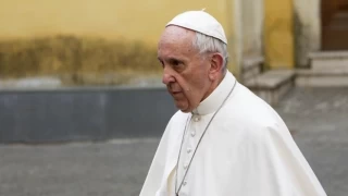 Vatikan duyurdu: Hastaneye kaldırılan Papa Francis ameliyat olacak