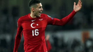 Fenerbahçe, Mert Müldür'ü bitirdi