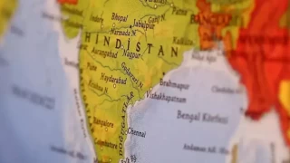 Hindistan'da feci kaza: Alev alan otobüsteki yolculardan en az 25'i öldü