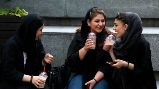 İran’da başörtüsü ihlali suçu, gözaltına almadan uyarıda bulunmaya düştü