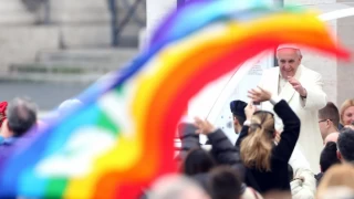 Papa, "Tanrı bizi olduğumuz gibi seviyor" diyerek LGBT'ye destek verdi
