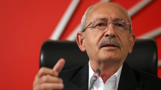 Sözcü yazarından Kılıçdaroğlu’na çok ağır sözler: İstifa etmeyi bile beceremedi, aslında parti binasına bile sokmamak gerekir