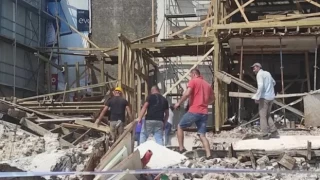 Beşiktaş'ta bina çöktü: Bir kişi göçük altında