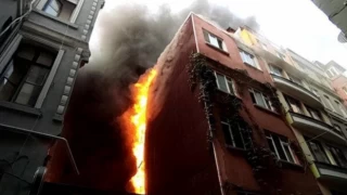 Beyoğlu'nda otel yangını