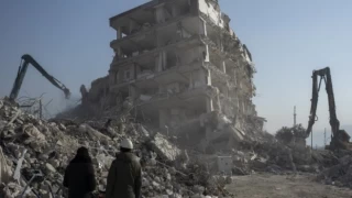 Depremde 137 kişinin ölümüne neden olan Diyarbakır'daki iki bina ruhsatsız ve kaçak çıktı