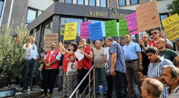 Kadıköy Belediyesi işçileri, yarım gün iş bıraktı: faturaları ödeyemiyoruz