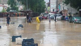 Kayseri'de sel: Ev ve işyerlerini su bastı