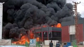 Tekirdağ'da kimya fabrikasında çıkan yangında tüm tesis alev aldı
