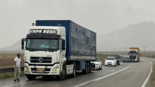 Türkiye-İran kara yolu ulaşıma kapandı