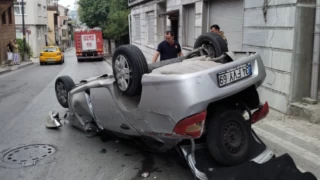 Üsküdar'da bir araç kontrolden çıkarak direğe çarptı: 5 yaralı