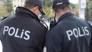 Arabada cinsel ilişkiye giren iki erkekten rüşvet alan polislere hapis cezası