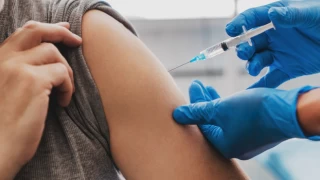 DSÖ: Mevcut koronavirüs aşıları güvenli ve etkili olmayı sürdürüyor