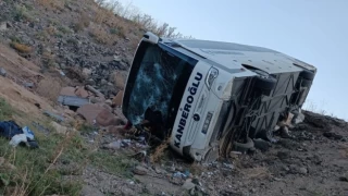 Erzurum'da yolcu otobüsü şarampole uçtu: 3 kişi hayatını kaybetti, 22 kişi yaralandı