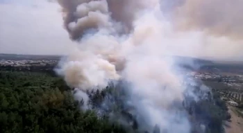 İzmir’de orman yangını sebebiyle hava trafiği aksadı