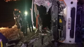 Van'da şarampole devrilen otobüsteki 5 düzensiz göçmen hayatını kaybetti