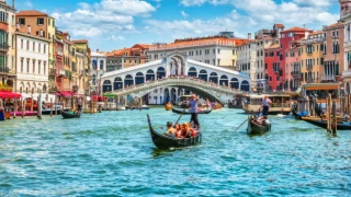 Venedik’e günübirlik giden turistlerden 5 euro ayakbastı parası alınması planlanıyor