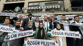 AK Parti Gençlik Kolları'ndan Starbucks'ta oturmalı protesto