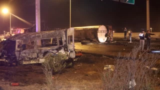 Freni boşalan tankerin minibüs ve iki iş makinesine çarpmasıyla yangın çıktı: Ölü ve yaralılar var