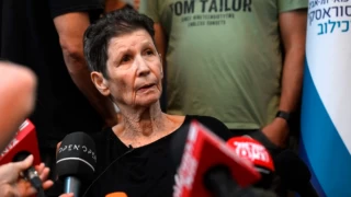Hamas’ın dün serbest bıraktığı esirlerden 85 yaşındaki İsrailli kadın başından geçenleri anlattı