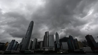Hong Kong'da Koinu Tayfunu nedeniyle borsada işlemlere ara verildi