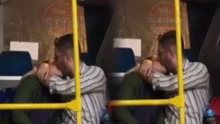 Belediye otobüsünde öpüşen çift gündem oldu