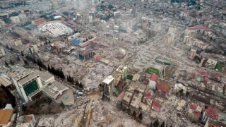 Depremzedelere ”Konteynerleri boşaltın” diyen İzmir Valiliği elektrik ve sularını kesti