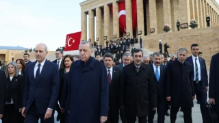 Devlet erkanı 9’u beş geçe Anıtkabir’de Atatürk’ün manevi huzuruna çıktı