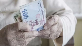 Emeklilere verilecek 5 bin lira ikramiye bugünden itibaren ödenmeye başlıyor