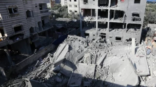 İsrail ordusu Gazze'de yerinden edilen sivillerin sığındığı okulu bombaladı