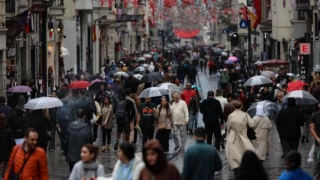 İstanbul'da sağanak ve fırtına hayatı olumsuz etkiledi