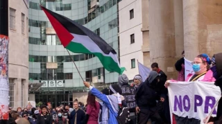 Londra'da BBC önünde Filistin protestosu