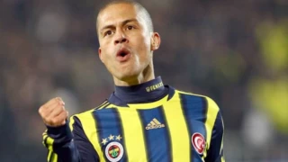 Fenerbahçe'nin efsane futbolcusu Alex de Souza'dan derbi paylaşımı