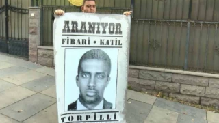İYİ Partili Çömez'den Somali Büyükelçiliği'ne afiş: Aranıyor, firari katil, torpilli