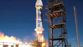 Jeff Bezos'un uzay şirketi Blue Origin New Shepard roketini başarıyla fırlattı