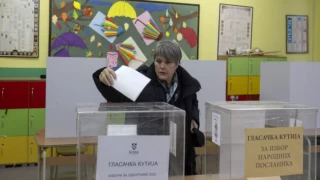 Sırbistan'da parlamento ve yerel seçimler için halk sandık başında