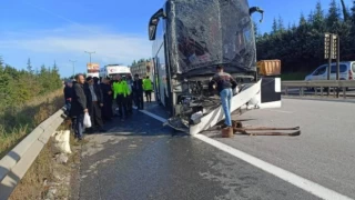 TEM'de kaza: Yolcu otobüsü, TIR'a arkadan çarptı, yaralılar var