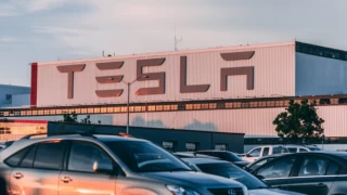 Tesla, 120 bin 423 aracını geri çağırdı