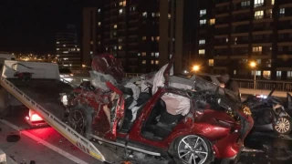 İstanbul'da kontrolden çıkan otomobil karşı şeride geçti: 4 kişi hayatını kaybetti