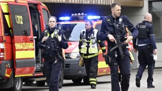 Almanya’da bir okulda gerçekleşen bıçaklı saldırıda 5 kişi yaralandı