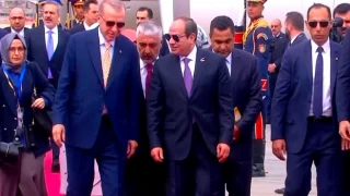 Krizden normalleşmeye en büyük adım: Erdoğan'ı Kahire'de havalimanında Mısır Cumhurbaşkanı Sisi karşıladı