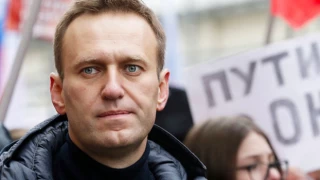 Rus muhalif lider Aleksey Navalni kaldığı cezaevinde öldü!
